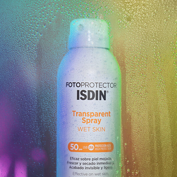 Imagen con agua del Isdin Spray Fotoprotector Wet Skin Transparente SPF 50